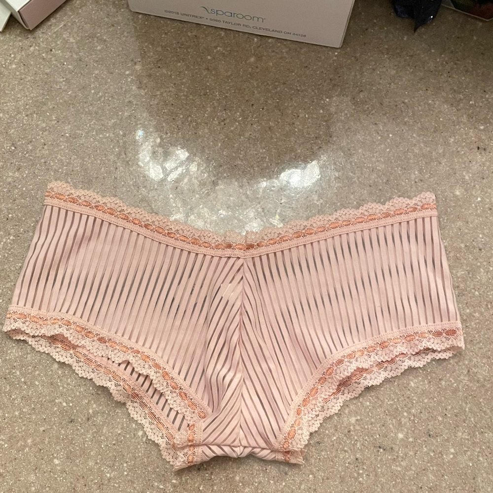 Coobie intimates panties, sz L. New with tags.